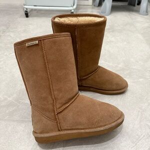 BearPaw Elle Short Tan Boots-US 7